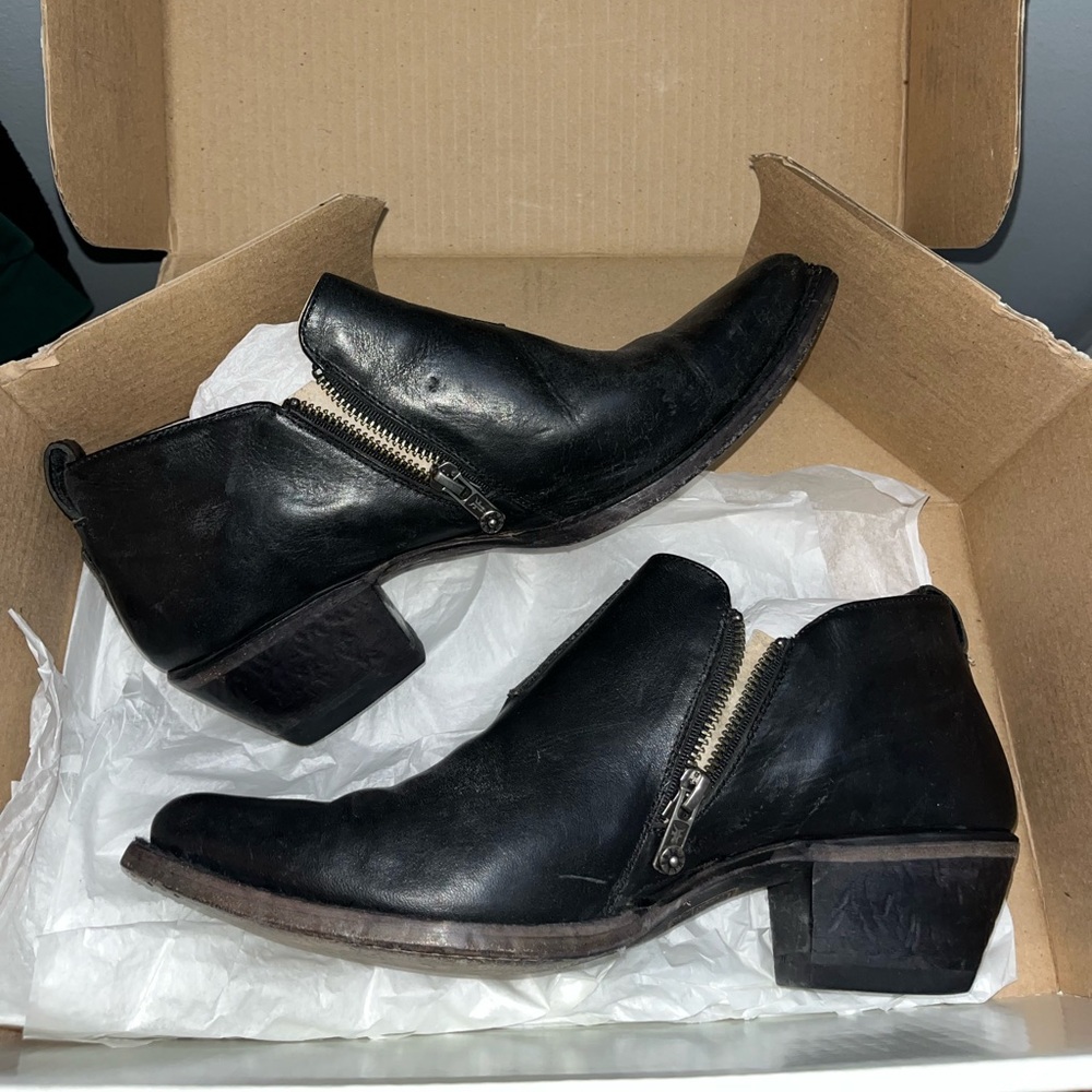 Women’s FRYE Sacha Moto Shootie Black